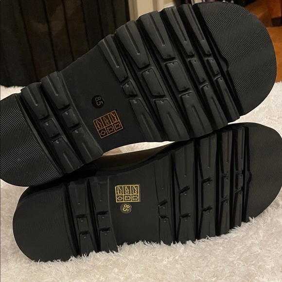 NWOB Jeffrey Campbell Tanked Boot in Taupe, Size 7.5 - Picture 5 of 12